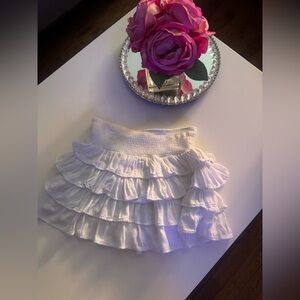 Subdued White Flared Ruffle Mini Skirt Size XS 🌷✨
